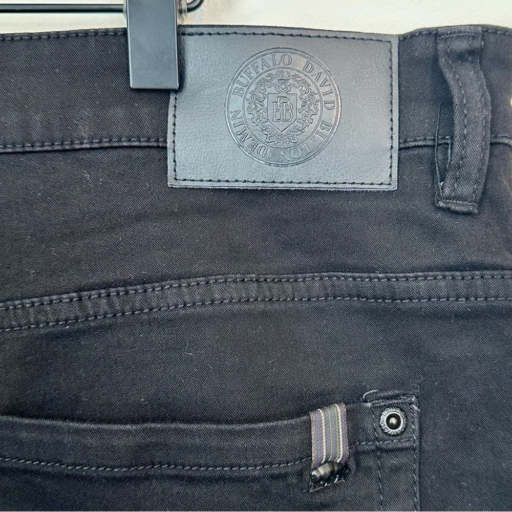 Buffalo David Bitton Men's Black Six-x Straight Stretch Jeans - Size: W42 / L32 - Picture 3 of 6